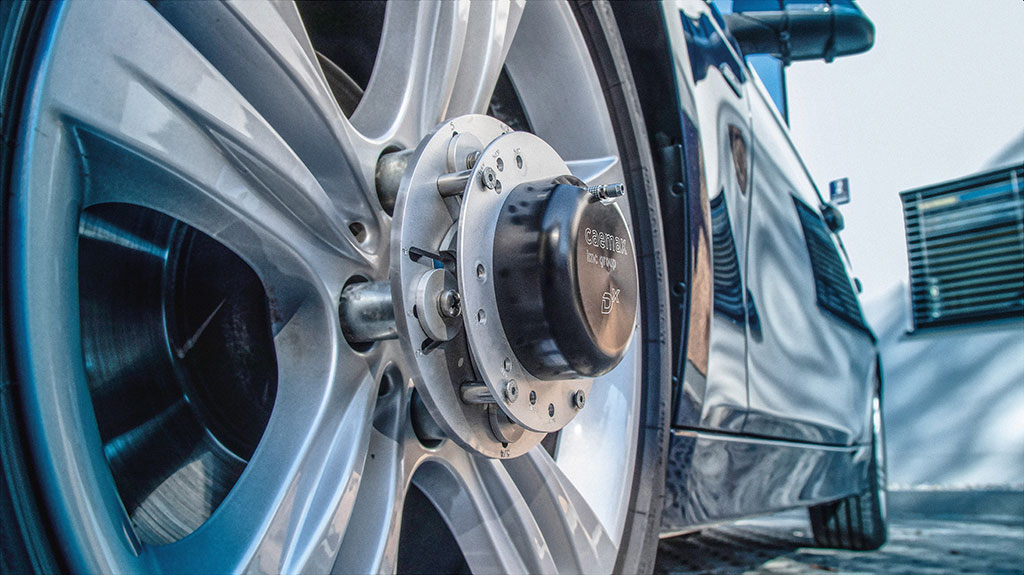 CAEMAX Dx Speed System for non-contact rotation rate acquisition on vehicles